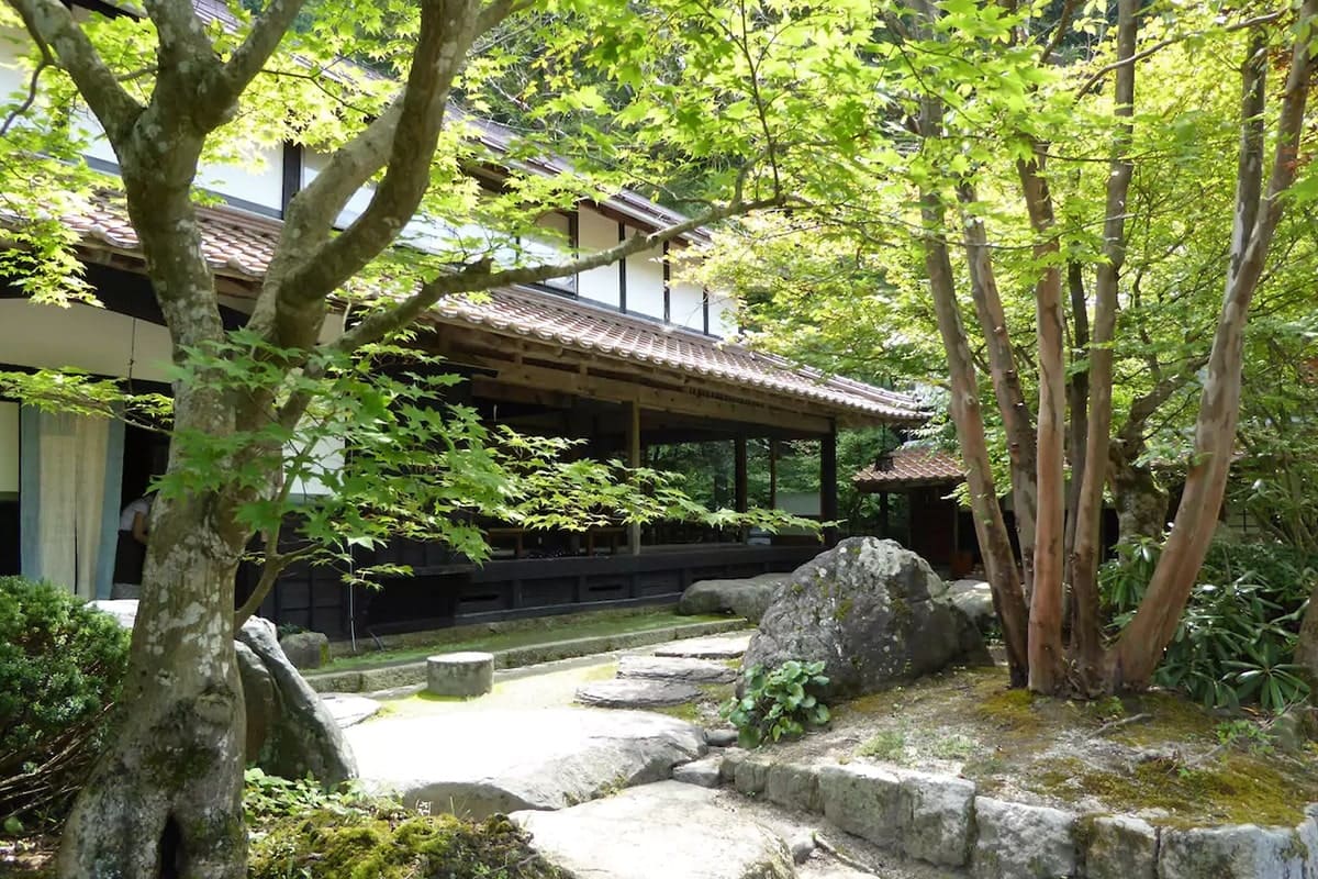 現在の稼働例は米子市内から車で40分、築150年の歴史を持つ古民家「ときわすれ清水屋（Shimizuya,old Japanese life）」。