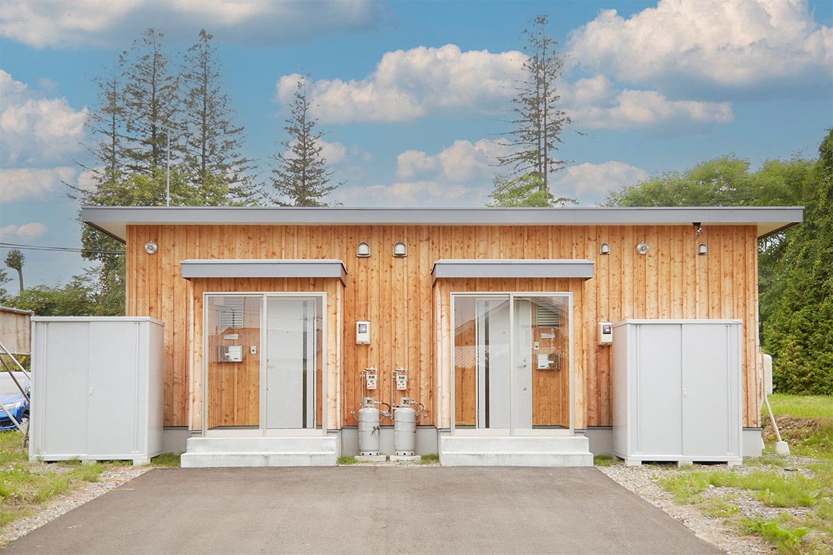 清水町が運営をはじめた移住体験住宅2号、3号。ともに良品計画がインテリアコーディネートを担当した