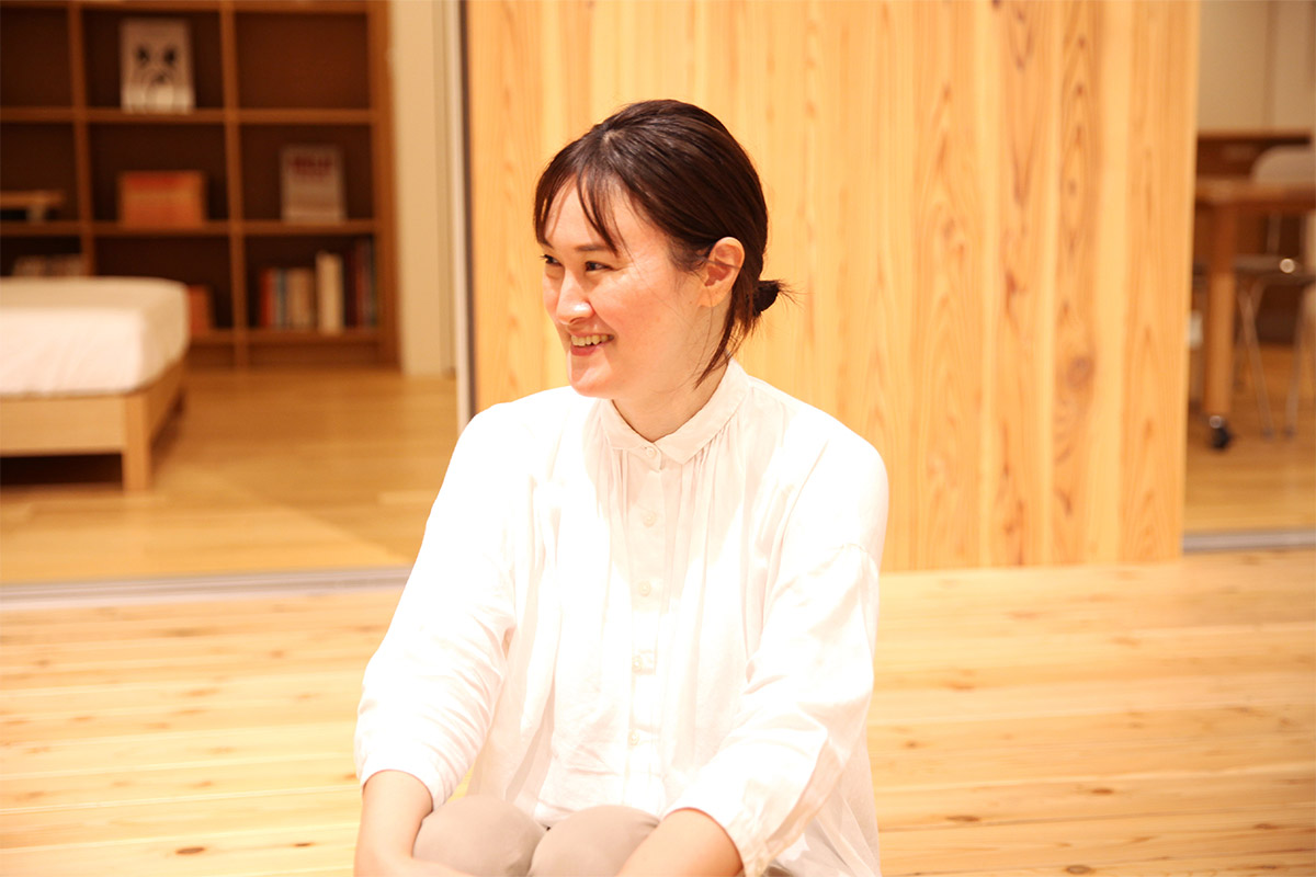 インテリアのセレクトを担当した管理調達・村上さん