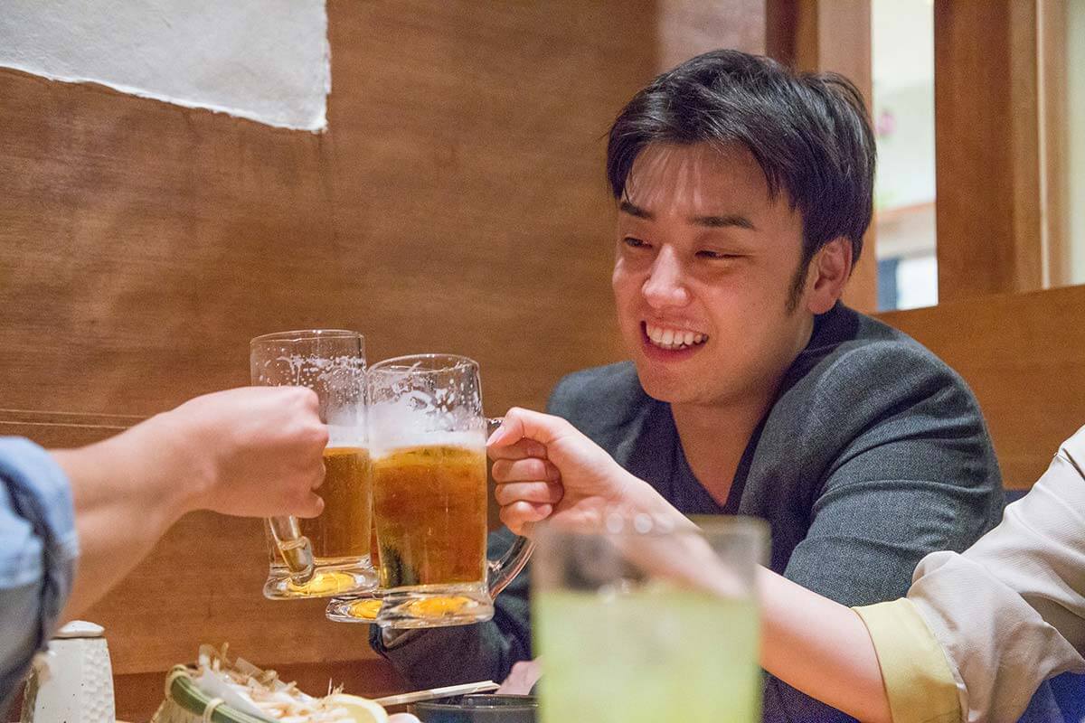 ゲストとの交流でお酒を交えながら話すこともあるKonishiさんのリスティング