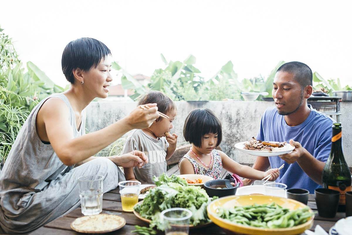 テラスではゲストを招いてBBQをすることもあるKojiさん、Mariさんのリスティング