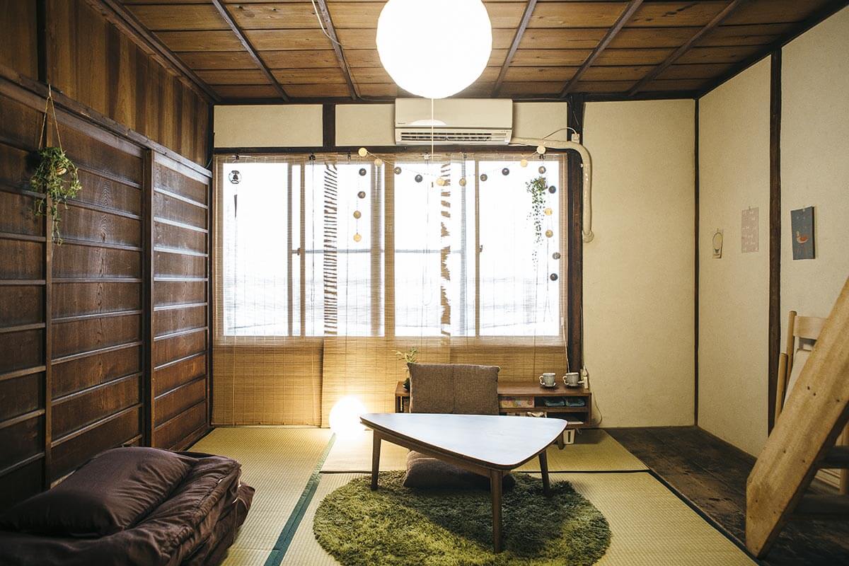 和の設えにモダンなインテリアを組み合わせた宿泊スペース