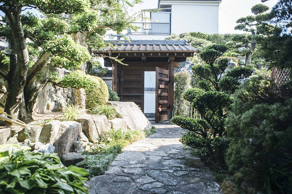 立派な門をバックに記念撮影をすることが恒例のSakamotoさんのリスティング