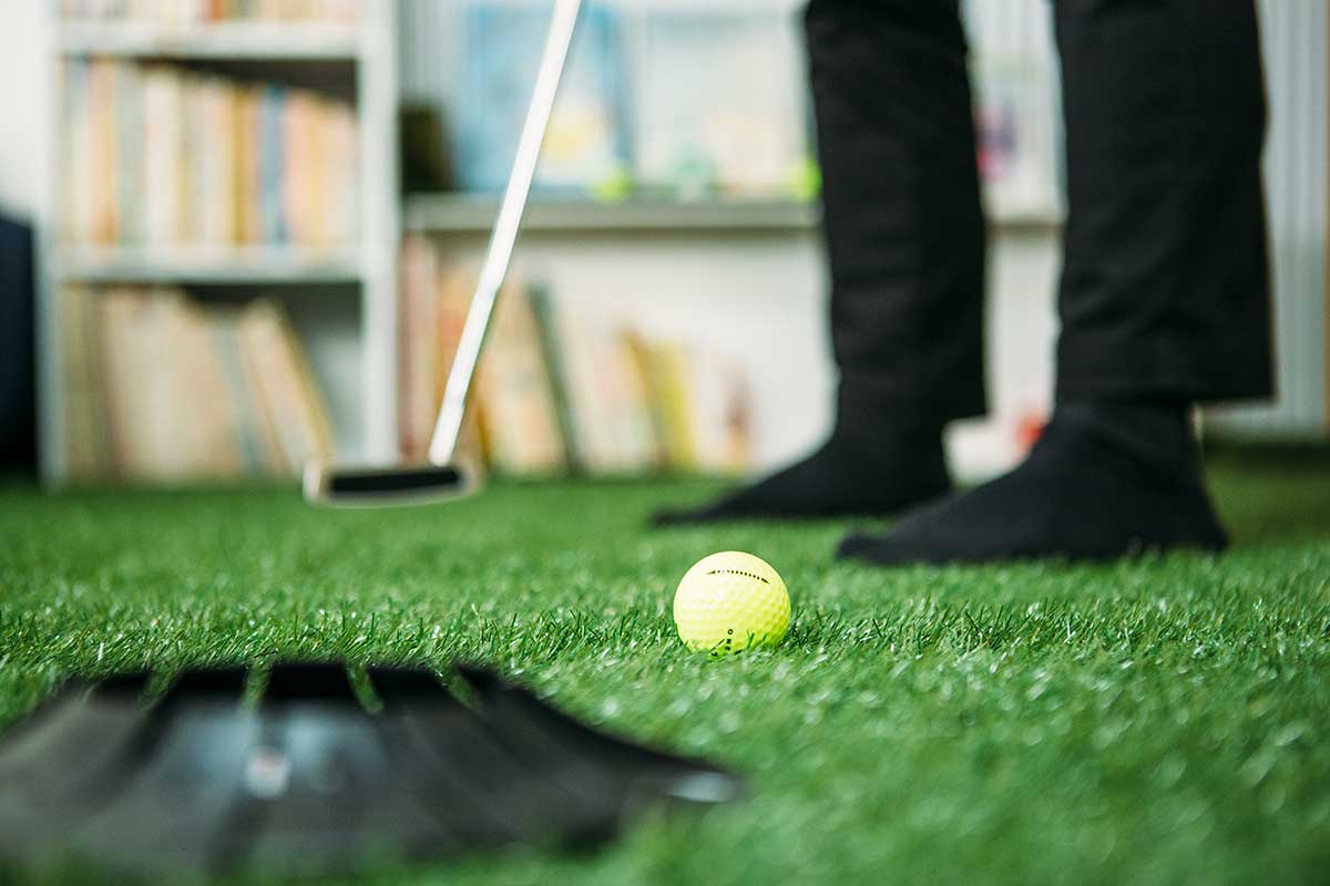 以前、利用したドイツ人のゲストがくれたパターゴルフセット