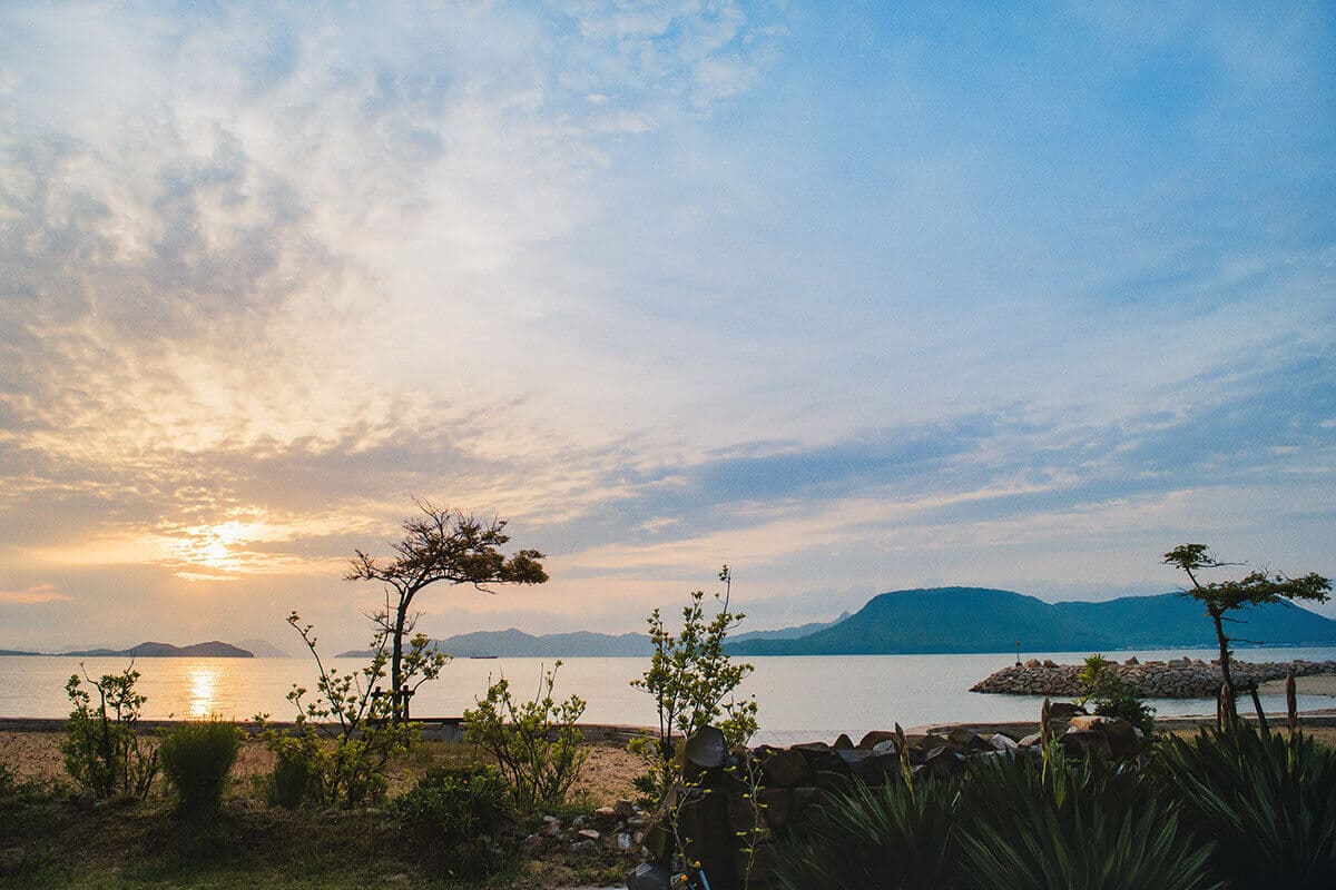 波の音が聞こえる海岸