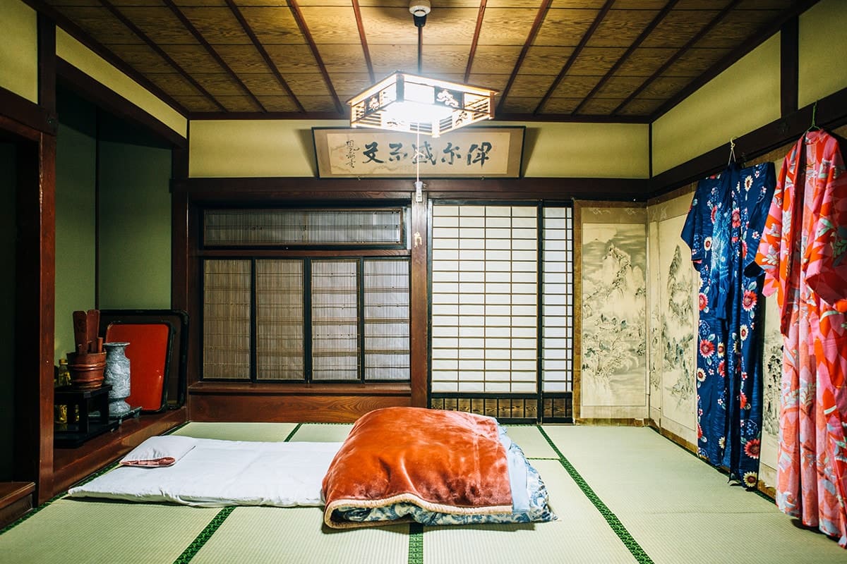 共有スペースの奥にある、Airbnbのリスティングとして登録されている小部屋。この他にもいくつか部屋があるのだが、民宿利用者用とアーティスト用とでわけているそうだ。