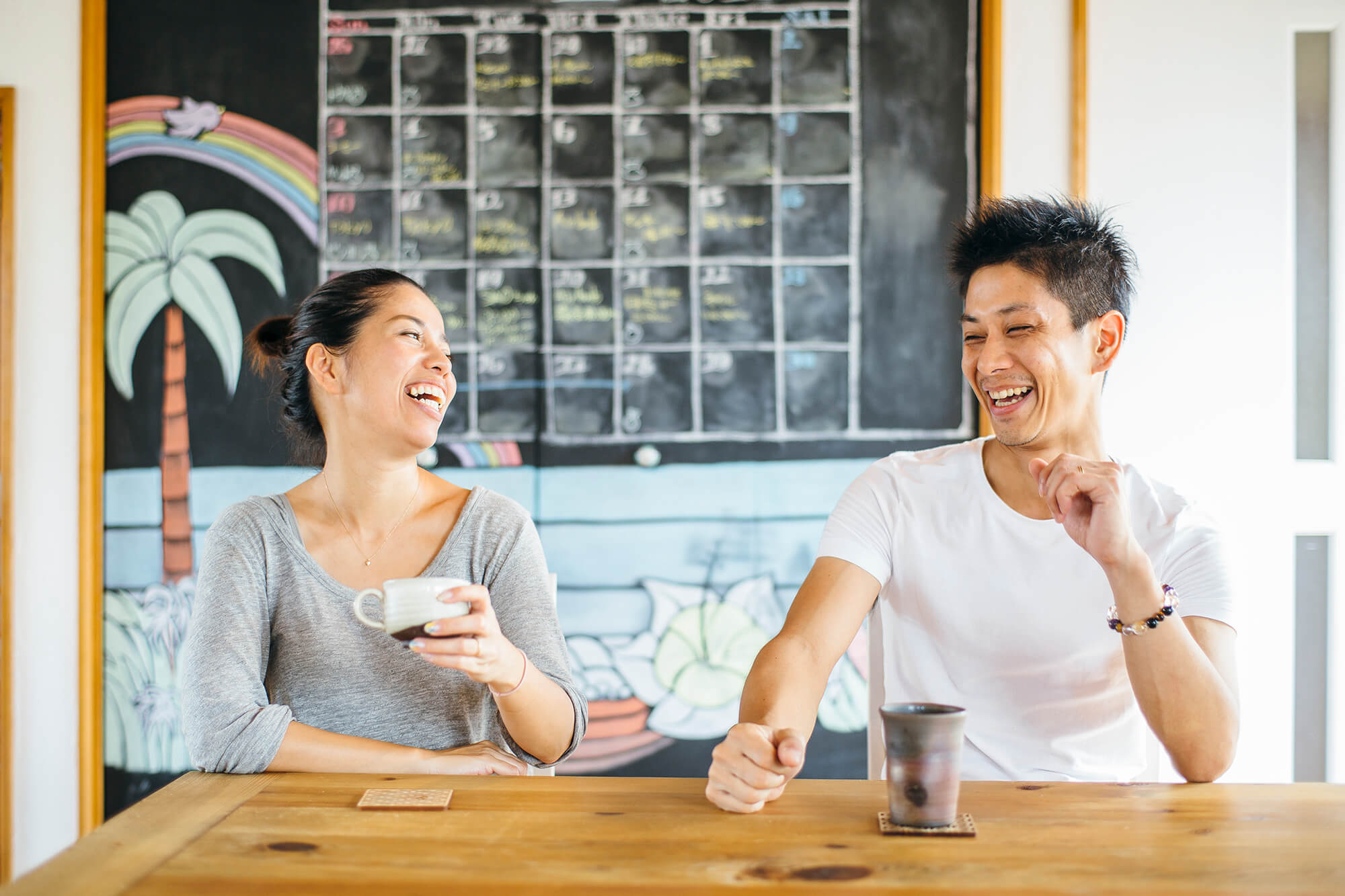 心地のよい空間でかわいい猫とお出迎え。