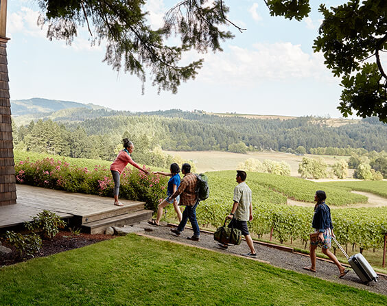 仲間と刻もう、最高の瞬間「友達旅」