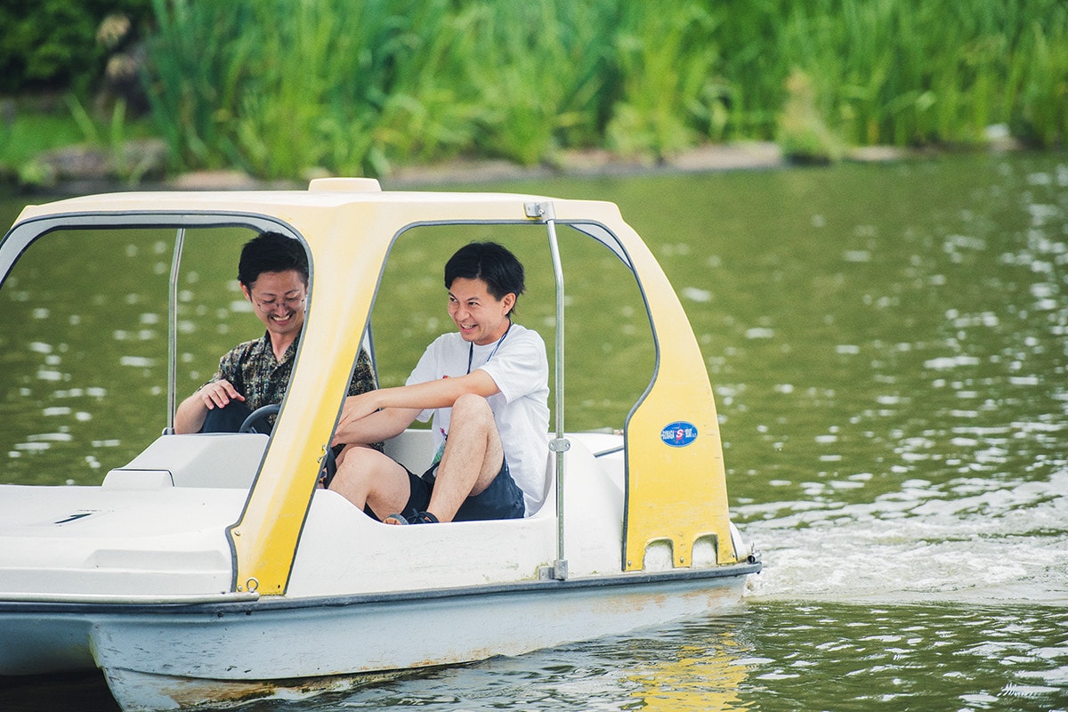 よりフェスを楽しむために会場の環境などを伝えることを大事にしている津田さん。今回は会場内の湖でペダルボートにも挑戦した。