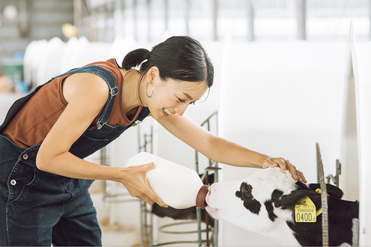 次第にコツをつかみ、最後にはリズミカルに搾れるように。