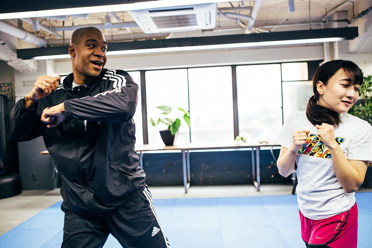 まずは基本のパンチからスタート。