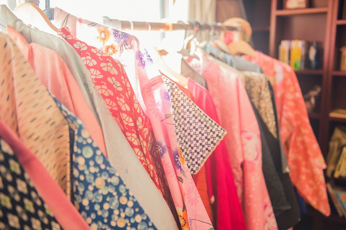 ゲストのために用意している、Yukaさんのおばあさんが仕立てた着物。「自分でお琴を弾き音を出して、曲を完成させて、着物を着て。色々な体験していくと思い出に残りやすいと思って」とYukaさん。