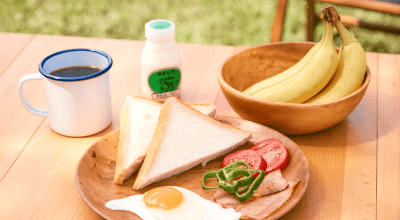 トレーラーハウスで朝食